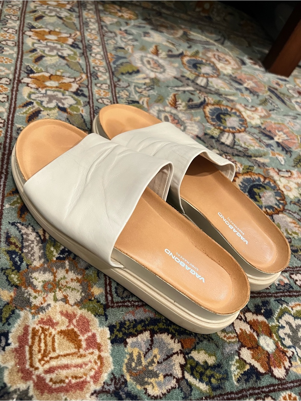 Vagabond Cream Leather Slide Mules with Tan Footbed